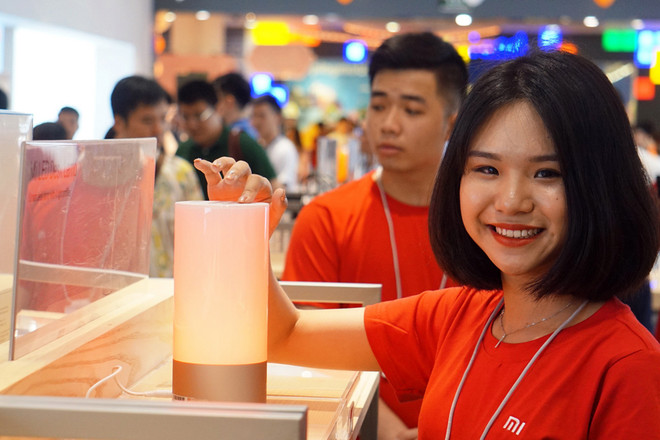 Cận cảnh cửa hàng ủy quyền đầu tiên của Xiaomi tại Hà Nội ảnh 1
