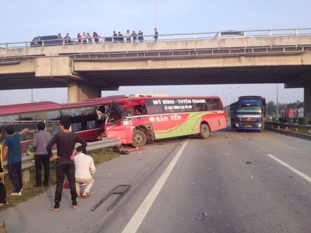 Điều tra nguyên nhân tai nạn xe khách trên cao tốc Nội Bài-Lào Cai ảnh 1
