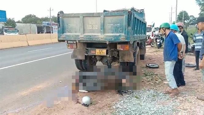 Bình Phước: Đâm vào đuôi xe tải, hai người tử vong tại chỗ ảnh 1