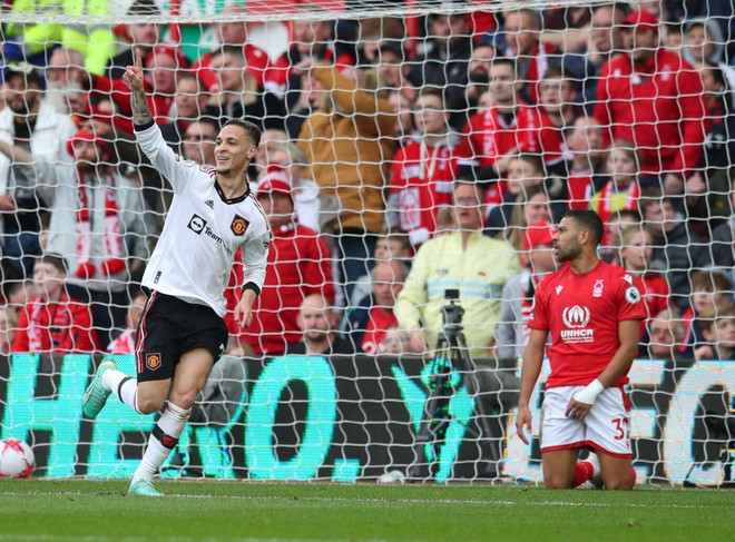 Antony tỏa sáng giúp Manchester United trở lại top 3. (Nguồn: Getty Images) Premier League: Arsenal hụt hơi, Manchester United trở lại top 3 ảnh 2