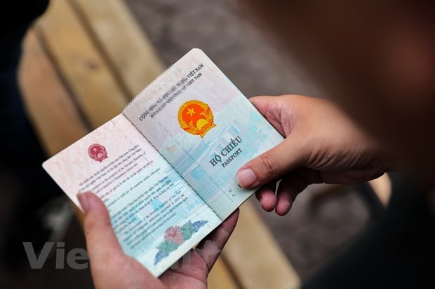 Hộ chiếu Việt Nam. (Ảnh: Lê Minh Sơn/Vietnam+) Chính phủ ban hành Nghị định về bảo vệ dữ liệu cá nhân ảnh 1