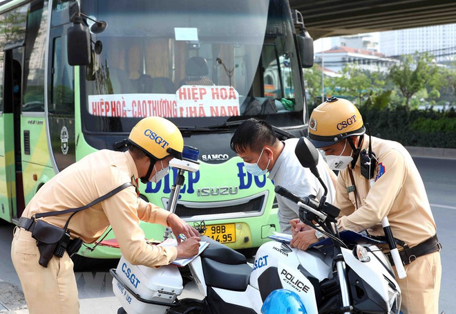 Công bố 9 đường dây nóng phản ánh về giao thông dịp 30/4-1/5 ảnh 1