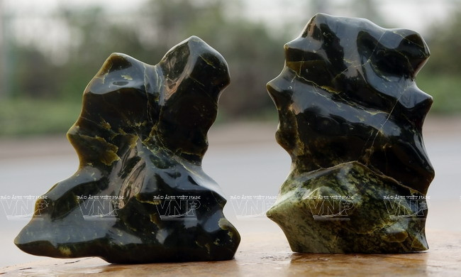 "Hô biến" những khối đá xù xì thành tác phẩm bonsai tinh xảo ảnh 11