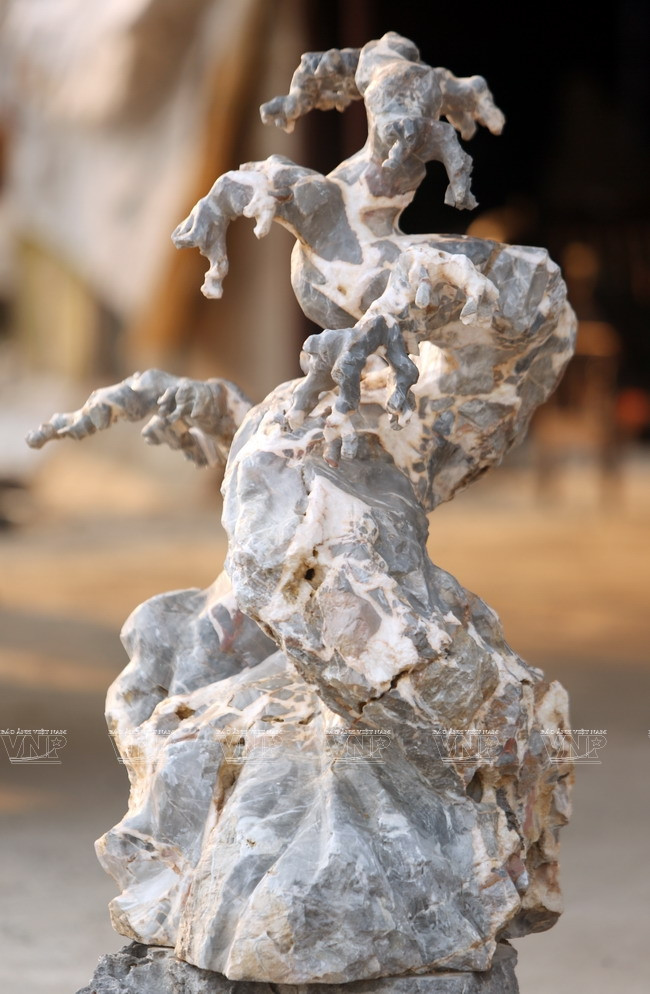 "Hô biến" những khối đá xù xì thành tác phẩm bonsai tinh xảo ảnh 9