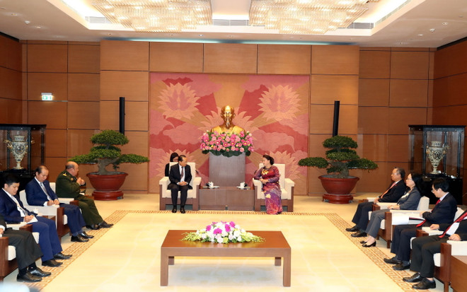 Chủ tịch Quốc hội tiếp Đại sứ Campuchia tới nhận nhiệm vụ ảnh 1