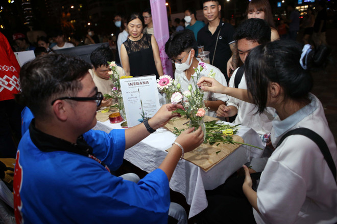 Trải nghiệm nghệ thuật cắm hoa Nhật Bản tại Lễ hội. (Ảnh: Trần Lê LâmTTXVN) Khai mạc Lễ hội Việt Nam-Nhật Bản năm 2023 tại Đà Nẵng ảnh 3