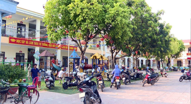 Ninh Bình: Cháu bé 3 tuổi bị giáo viên tát, kéo tay, đá vào người ảnh 2