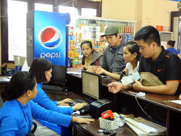 Ngành đường sắt khuyến cáo người dân không mua vé qua "cò" ảnh 1