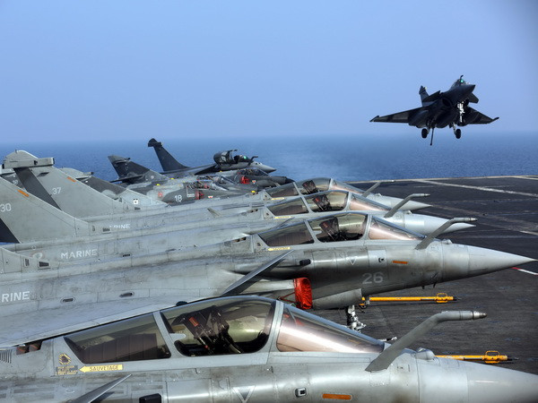 Pháp triển khai tàu sân bay Charles de Gaulle hỗ trợ chống IS ảnh 1