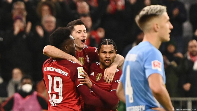 Bayern chặn mạch bất bại của Freiburg, Dortmund thua Leipzig ảnh 1