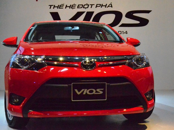 Toyota là hãng dẫn đầu về số xe bán ra trong nước. (Ảnh: Việt Hùng/Vietnam+) Lượng xe ôtô tiêu thụ nội địa giảm 3% so với tháng Ba ảnh 1