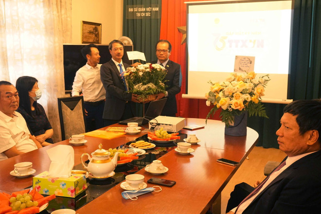 Kỷ niệm 75 năm Ngày truyền thống Thông tấn xã Việt Nam tại Praha ảnh 1