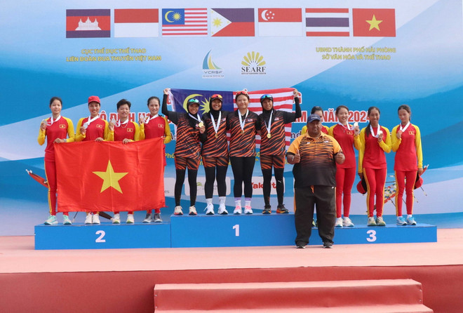Việt Nam giành được 9 Huy chương Vàng, 27 Huy chương Bạc và 20 Huy chương Đồng. (Ảnh: Hoàng Ngọc/TTXVN) trao huy chuong dua thuyen2.jpg