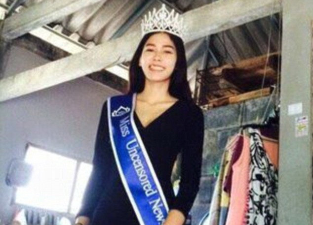 Cư dân mạng ca ngợi hình ảnh nữ hoàng sắc đẹp Thái Lan quỳ lạy mẹ ảnh 2