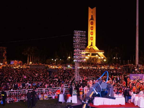 Đà Nẵng tổ chức lễ hội đếm ngược đón Năm mới 2014 ảnh 1