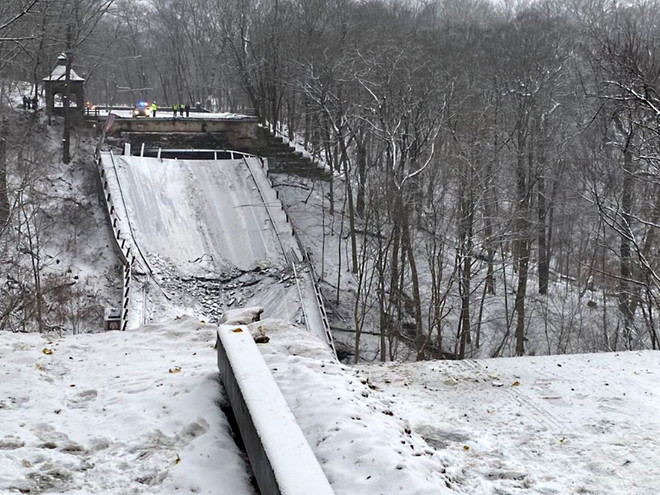 Vụ sập cầu tại Pittsburgh phản ánh sự xuống cấp của các cây cầu ở Mỹ ảnh 1