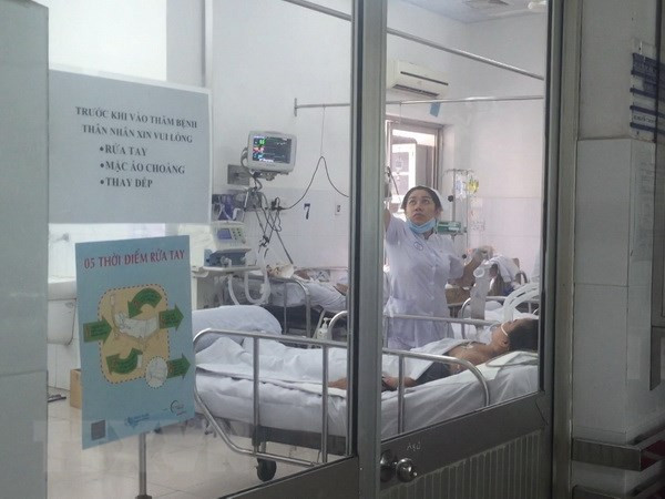 Bệnh nhân nhiễm cúm A/H1N1 nguy kịch đang được cách ly điều trị tại Bệnh viện Chợ Rẫy. (Ảnh: Đinh Hằng/TTXVN) Sự kiện trong nước 4-10/6: Lùi thời gian thông qua dự án Luật đặc khu ảnh 9
