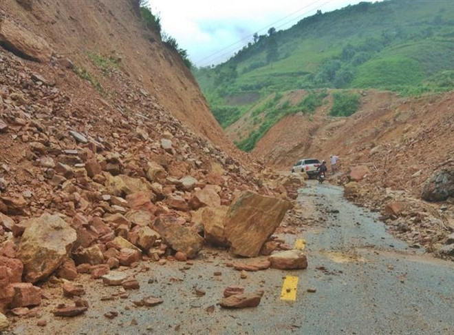 Bắc Bộ chiều tối và đêm có mưa dông, Trung Bộ nắng nóng gay gắt ảnh 1