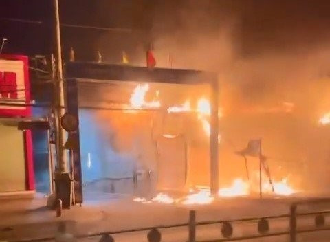 Bình Dương: Cháy tiệm sửa xe máy, may mắn không ai mắc kẹt ảnh 1