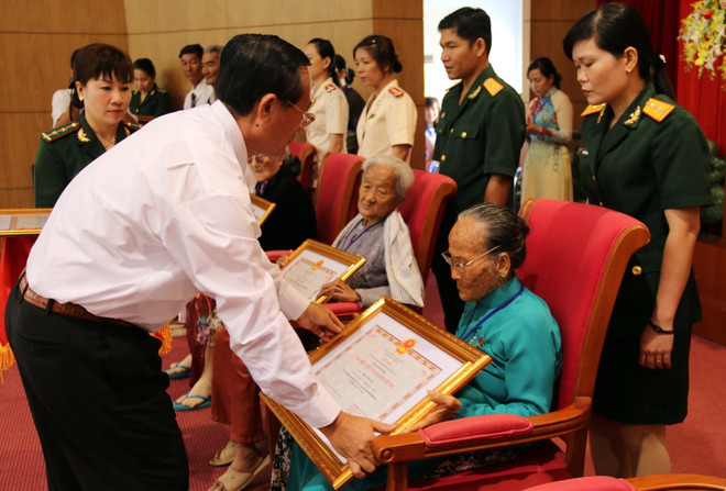 Thêm 199 mẹ Việt Nam anh hùng ở Kiên Giang được tôn vinh ảnh 1
