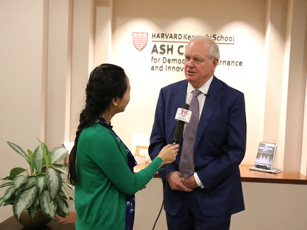 'Việt Nam đã làm tốt việc tái cân bằng quan hệ với các siêu cường' ảnh 1