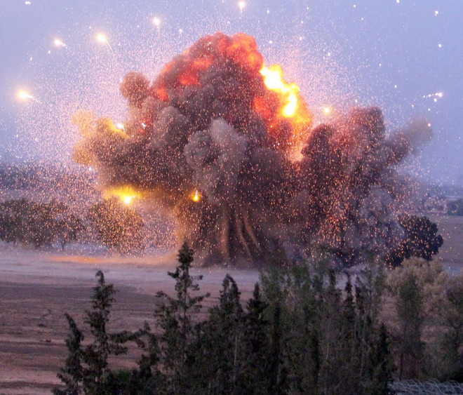 Quân đội Libya không kích thành phố do phiến quân kiểm soát ảnh 1