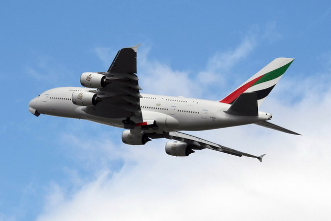 Máy bay của hãng hàng không Emirates Airlines. (Nguồn: AFP/TTXVN) Qatar phủ nhận máy bay quân sự của nước này chặn máy bay của UAE ảnh 1