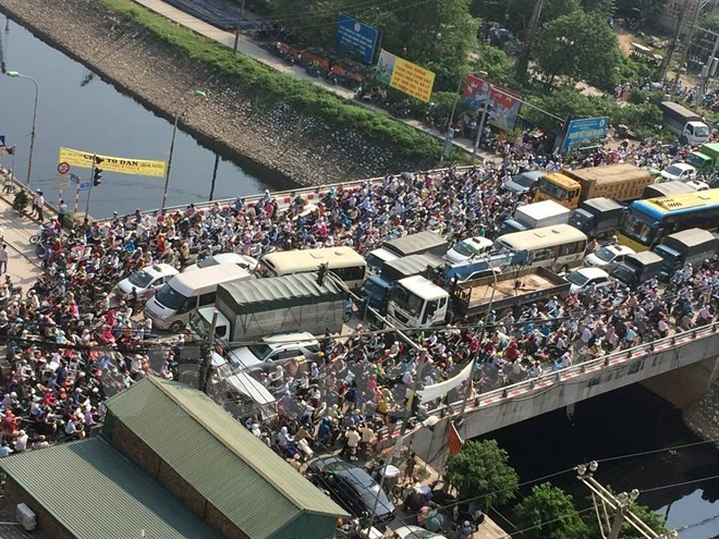 Hạn chế xe cá nhân, thu phí giờ cao điểm vào nội đô để giảm ùn tắc ảnh 1