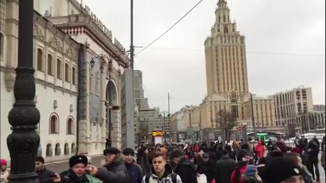 Hàng loạt địa điểm ​ở Moskva cảnh báo có bom, người dân vội vã sơ tán ảnh 1