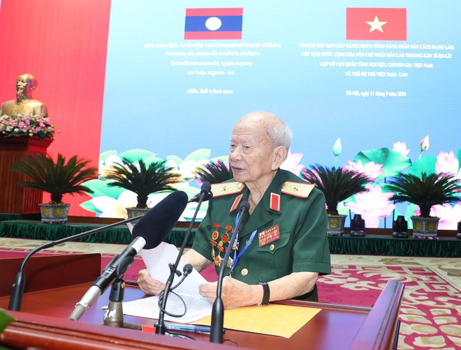 ttxvn_tong_bi_thu_chu_tich_nuoc_lao_gap_cuu_quan_tinh_nguyen_chuyen_gia_luu_hoc_sinh_viet_nam_tai_lao_2.jpg