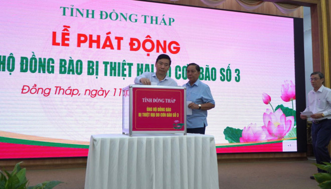ttxvn_dong_thap_phat_dong_ung_ho_dong_bao_bi_thiet_hai_do_con_bao_so_3_1109.jpg