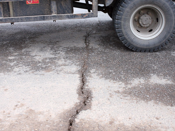 Hà Nội yêu cầu xử lý ngay vết nứt gây nguy hiểm trên cầu vượt thép ảnh 1