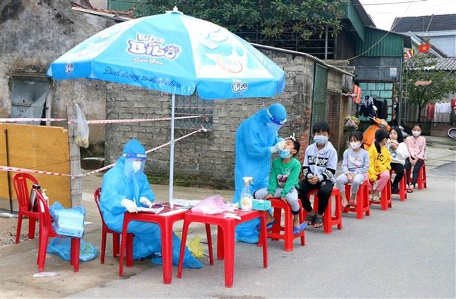 Ngày 5/1: Ghi nhận 17.017 ca nhiễm mới COVID-19, 230 ca tử vong ảnh 1