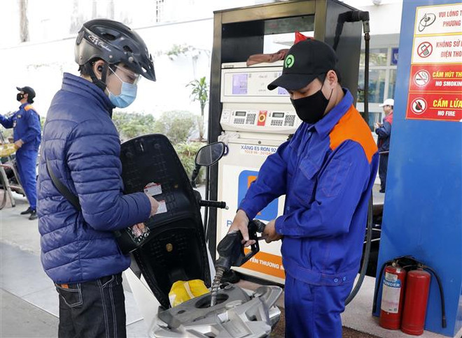 Quản lý thị trường tiếp tục giám sát kinh doanh xăng dầu ảnh 2