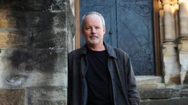 Nhà văn Australia vượt J.K. Rowling giành giải văn học danh giá ảnh 1