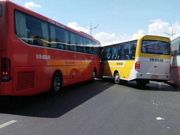 Rượt đuổi kinh hoàng giữa xe khách Phương Trang và xe Lâm Quỳnh Như ảnh 1