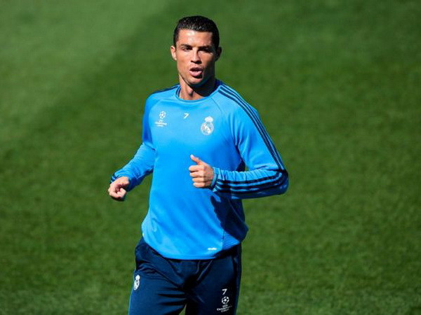 Ronaldo phô diễn kỹ thuật ghi bàn sẵn sàng "chiến" Man City ảnh 1