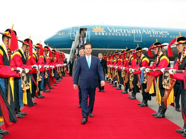 Thủ tướng Nguyễn Tấn Dũng tới thành phố Busan của Hàn Quốc ảnh 1