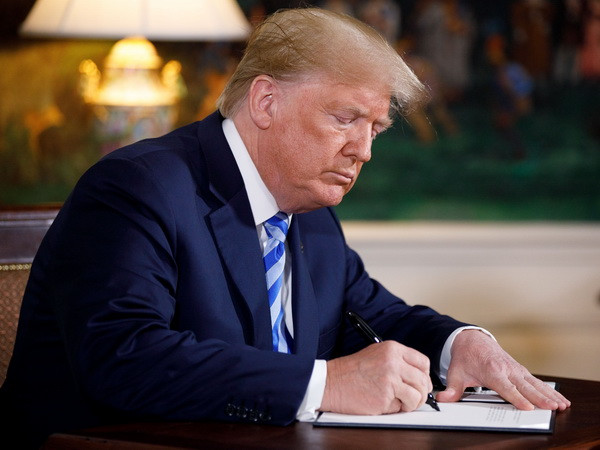 Các lãnh đạo Iran chỉ trích quyết định của Tổng thống Mỹ ảnh 1