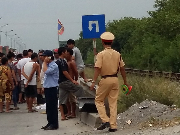 Quảng Bình: Tàu khách va chạm xe máy, 1 người tử vong tại chỗ ảnh 1