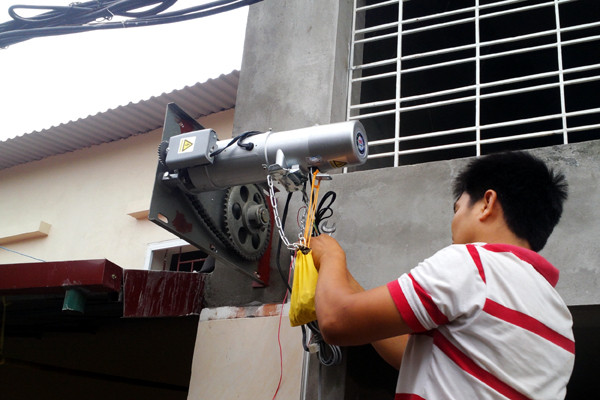 Cần làm gì để chống kẻ gian dùng thiết bị dò ra mã cửa cuốn? ảnh 1