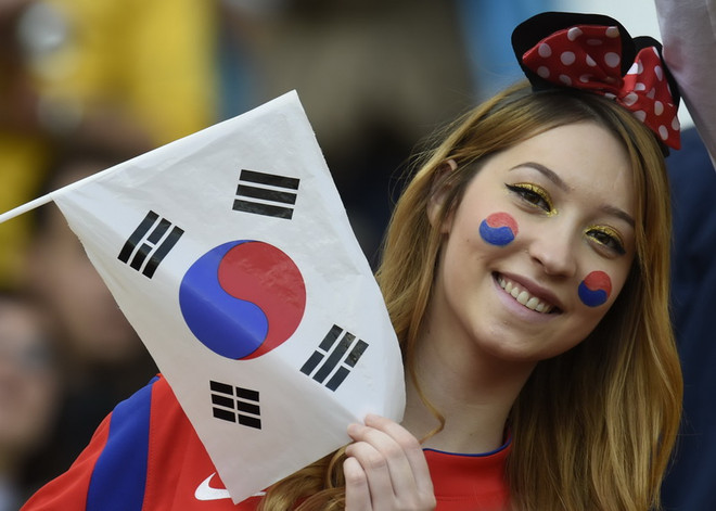 Vẻ đẹp rạng ngời, gợi cảm của các nữ cổ động viên Hàn Quốc ảnh 2