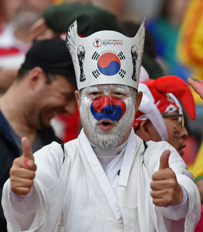 Vẻ đẹp rạng ngời, gợi cảm của các nữ cổ động viên Hàn Quốc ảnh 4