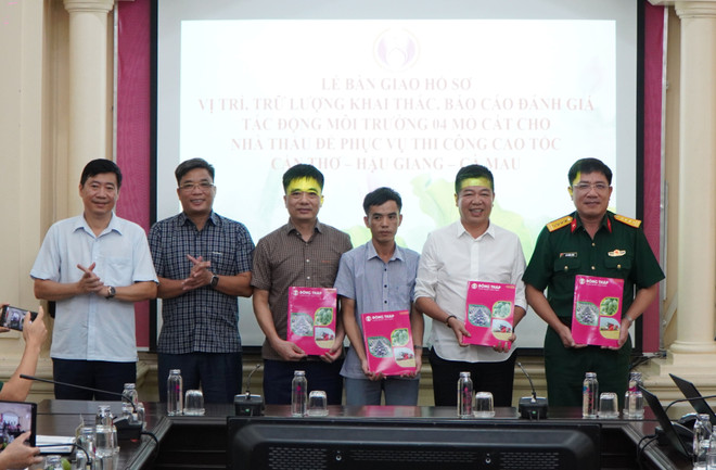 Đồng Tháp: Bàn giao 4 mỏ cát phục vụ thi công Cao tốc Cần Thơ-Cà Mau ảnh 1