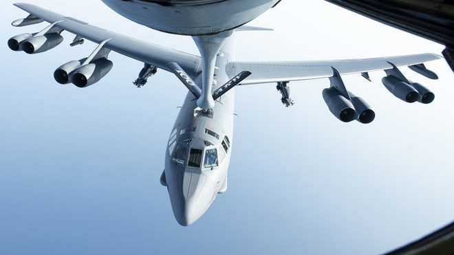 Mỹ triển khai máy bay ném bom hạng nặng B-52 đến Trung Đông ảnh 1
