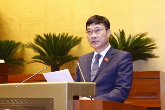 Chủ nhiệm Ủy ban Kinh tế của Quốc hội Vũ Hồng Thanh trình bày Báo cáo thẩm tra kết quả thực hiện kế hoạch phát triển kinh tế-xã hội năm 2022; dự kiến kế hoạch phát triển kinh tế-xã hội năm 2023. (Ảnh: Doãn Tấn/TTXVN) Thúc đẩy tăng trưởng, bảo đảm các cân đối lớn của nền kinh tế ảnh 3