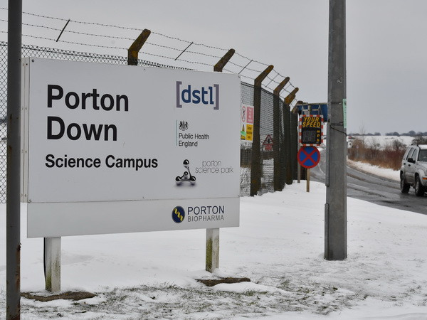 Anh xác định nghi can đứng sau vụ tấn công cựu điệp viên Nga Skripal ảnh 1