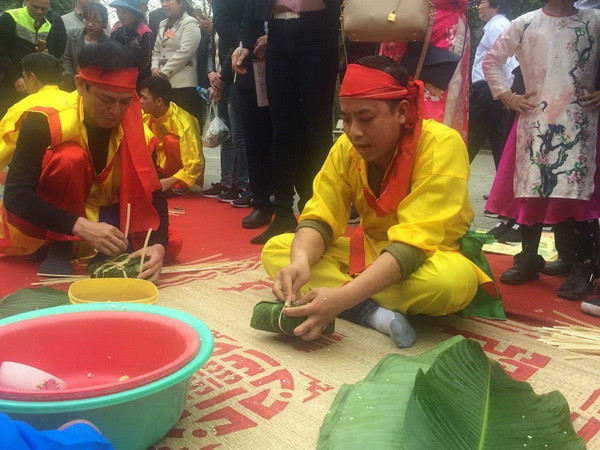 Hội thi bánh chưng, bánh giầy - điểm nhấn lễ hội Côn Sơn, Kiếp Bạc ảnh 1