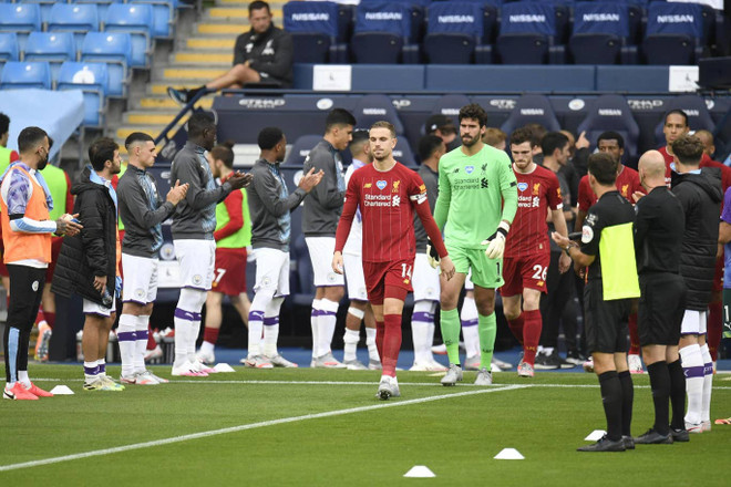 Cựu vương Manchester City 'hủy diệt' tân vương Liverpool ảnh 1