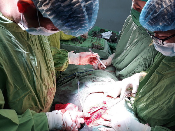 Thành phố Hồ Chí Minh: Cứu bé trai 9 tuổi bị kéo đâm thủng tim ảnh 1